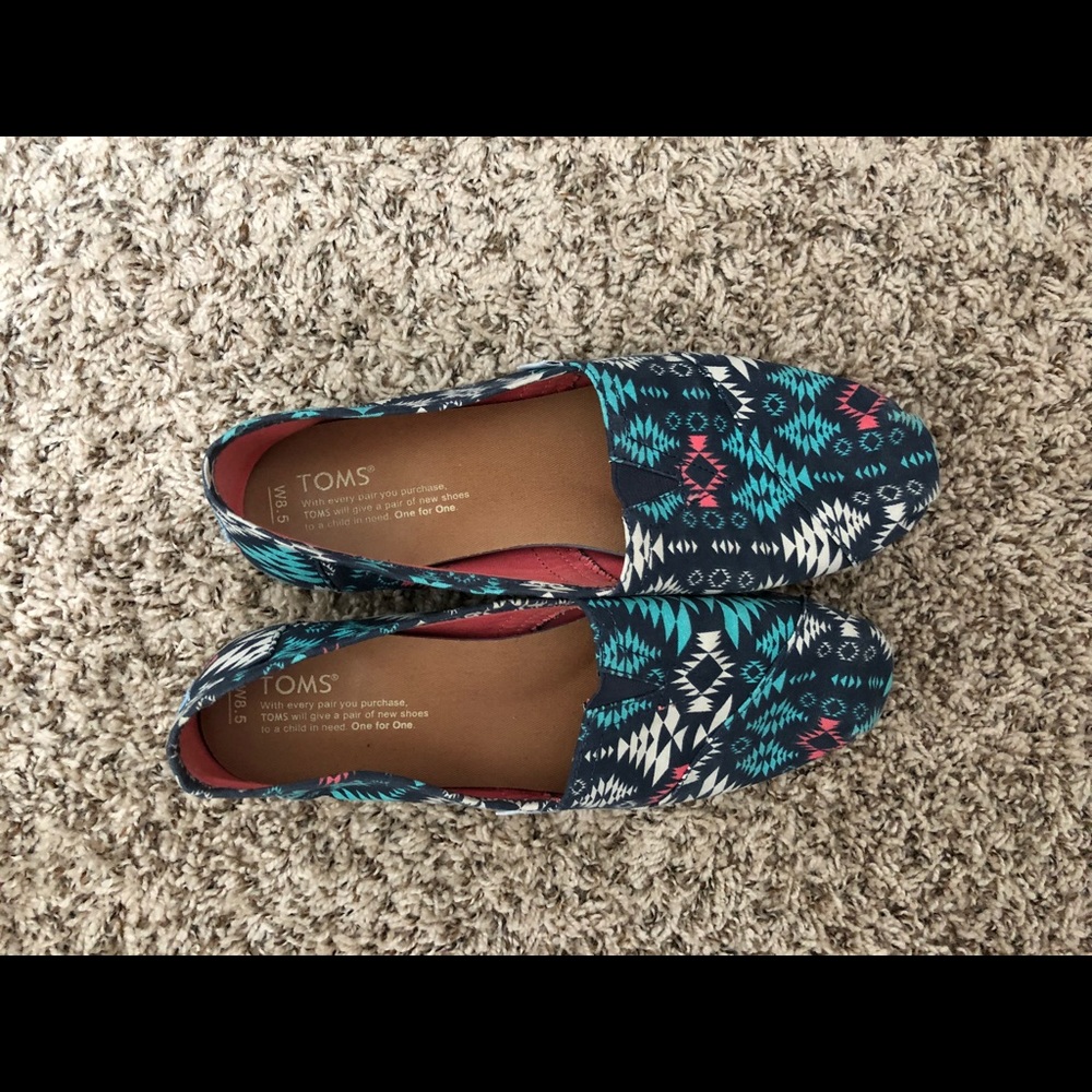 Toms flats, hardly worn!
